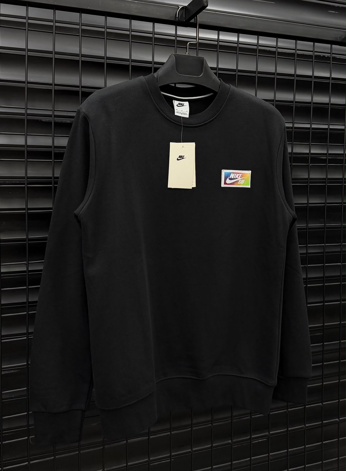 Nike SB Icon Crew Sweatshirt – Black / Multi-Color